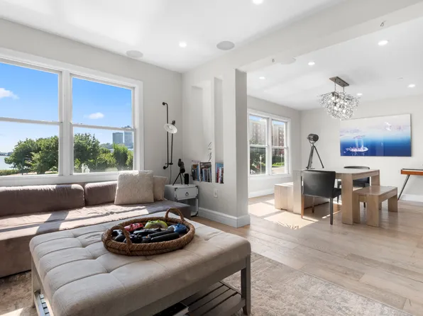 121 The Promenade image 4 of 26