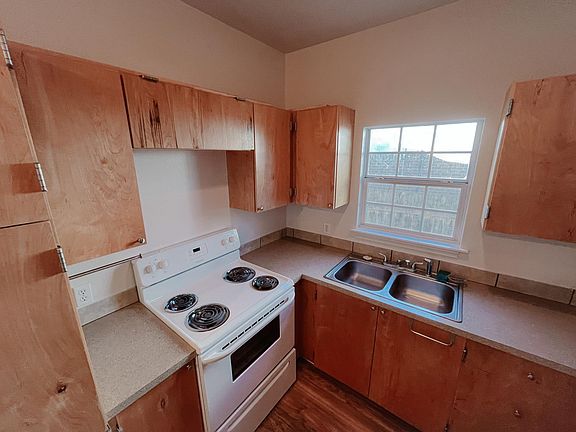 5th image of 101 Sweeney Ave
