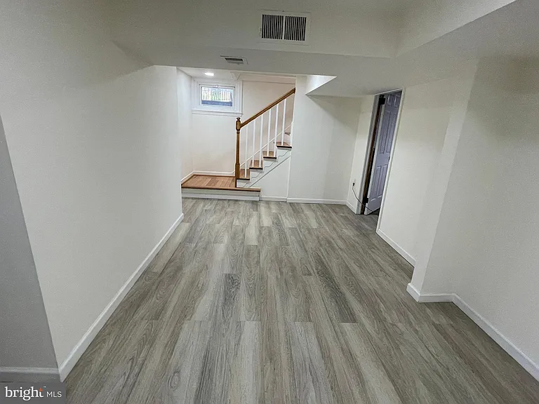 2924 Marshall St — Photo 35