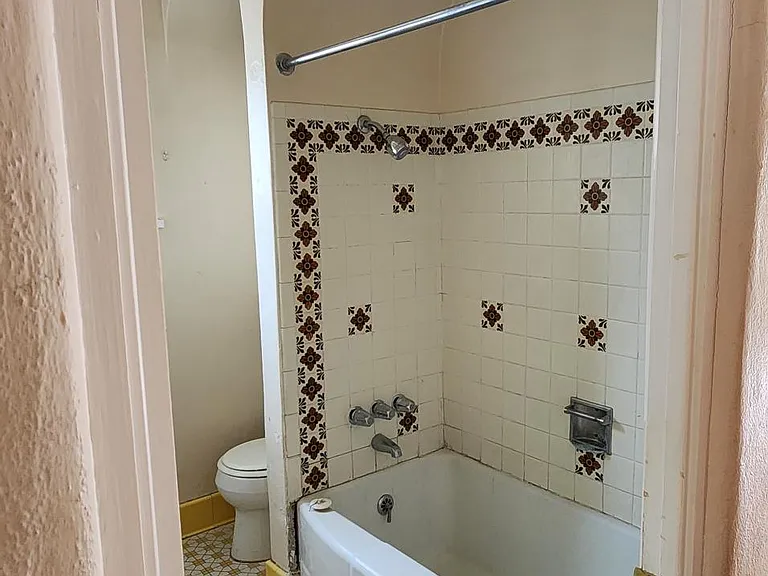 631 Lafayette Dr NE — Photo 18
