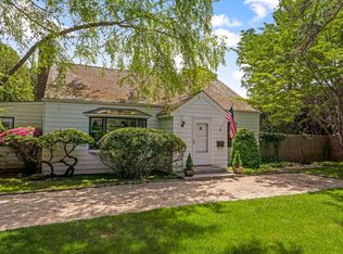 250 Herrick Rd, Southampton, NY 11968