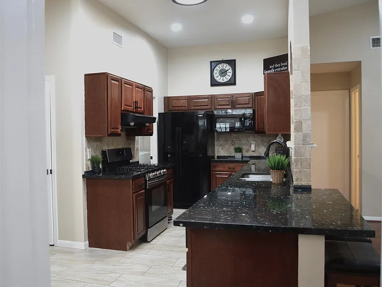 20010 Fort Bowie Ct — Photo 15