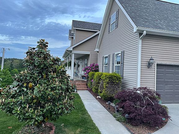 3rd image of 2103 Strawberry Dr