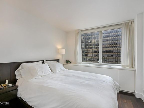 4th image of 211 E 46th St #15D