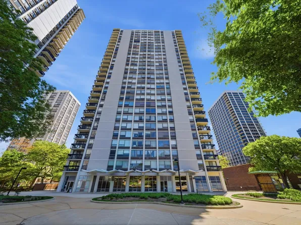 1455 N Sandburg Ter #1107B, Chicago, IL 60610