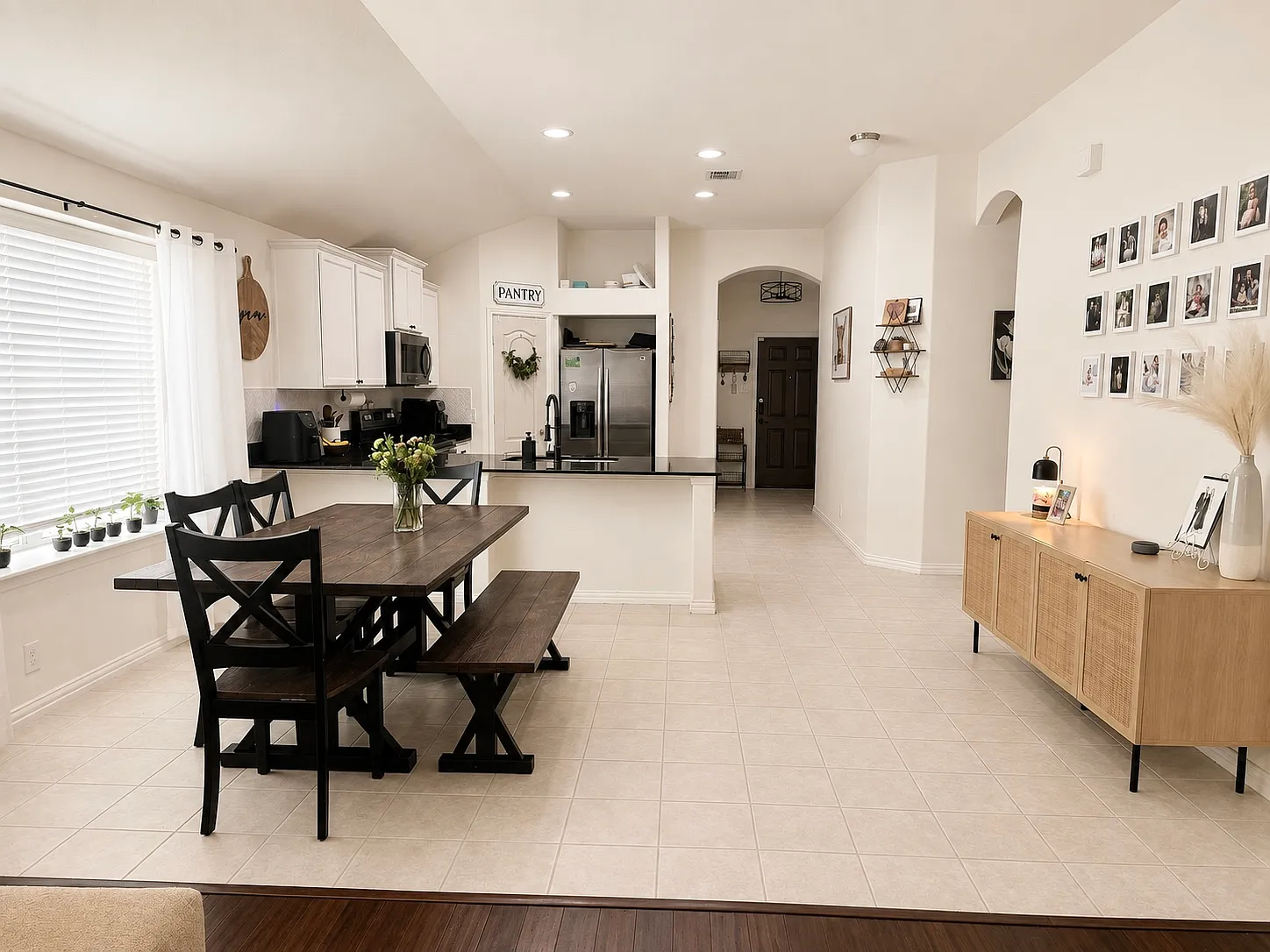 5 bed, 1948 sqft, $2,400 — Photo 2