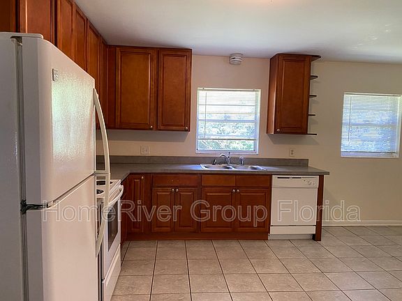 2nd image of 2109 NE 2nd St