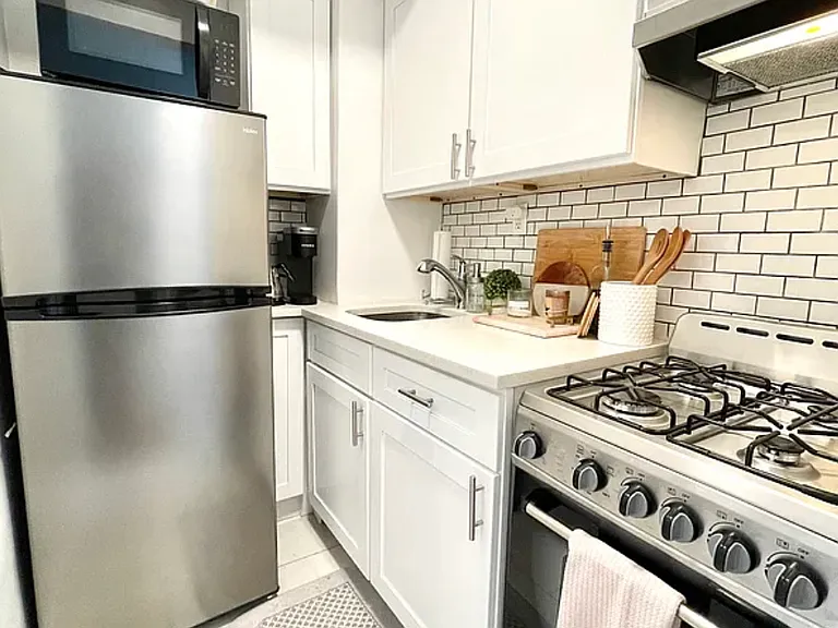 30 E 22nd St #3A — Photo 6