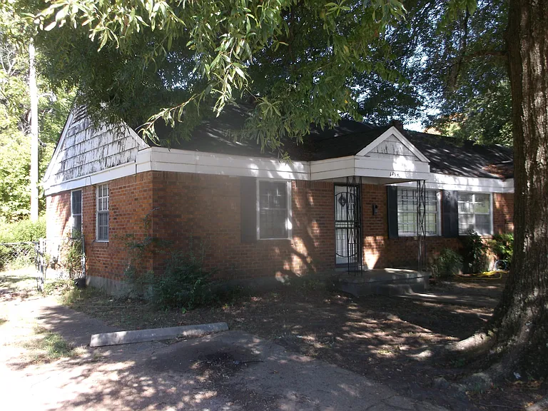 1439 Semmes St — Photo 2