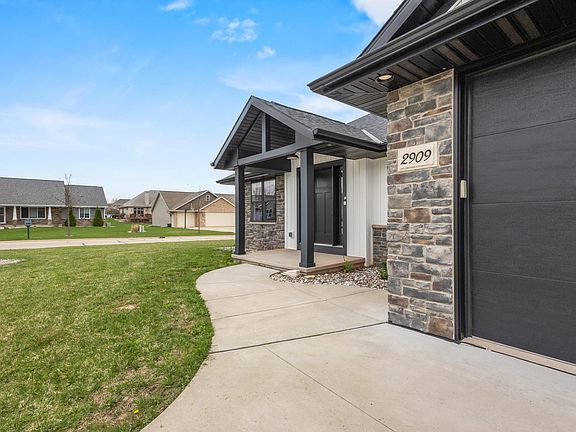 3rd image of 2909 Grand Cypress Ln