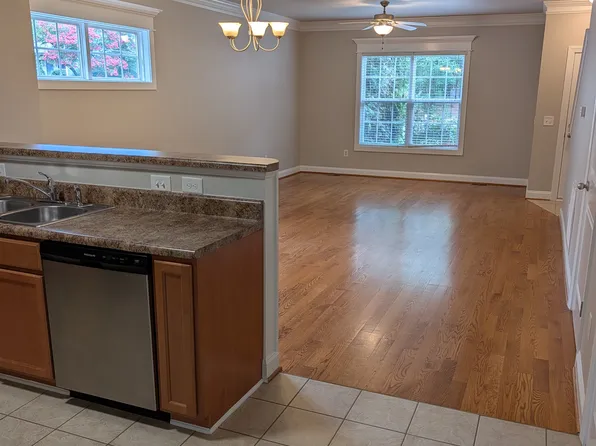 1208 James St, Apex, NC 27502
