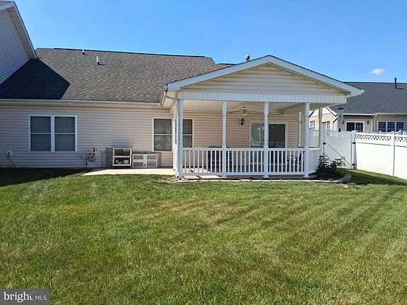 3rd image of 307 Lynn Dr