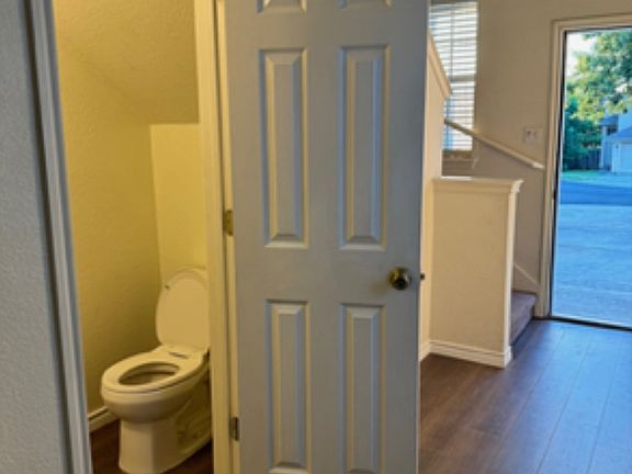 1/2 Bathroom