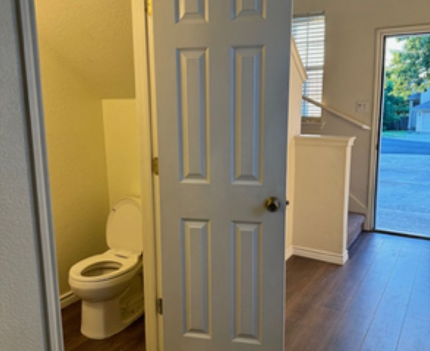 1/2 Bathroom
