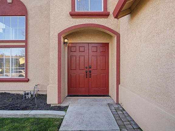 4th image of 2808 Medinah Way