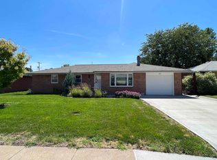 1820 Cedarberry Rd, North Platte, NE 69101