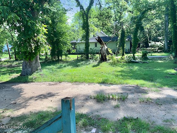 4th image of 448 College St