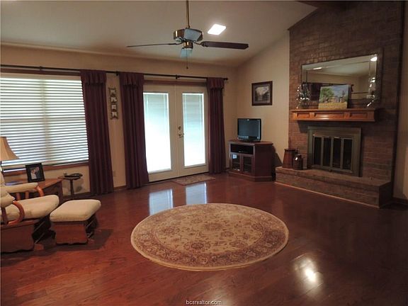 4th image of 3621 Sierra Dr