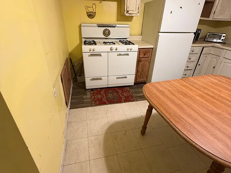 1404 Cody St — Photo 2
