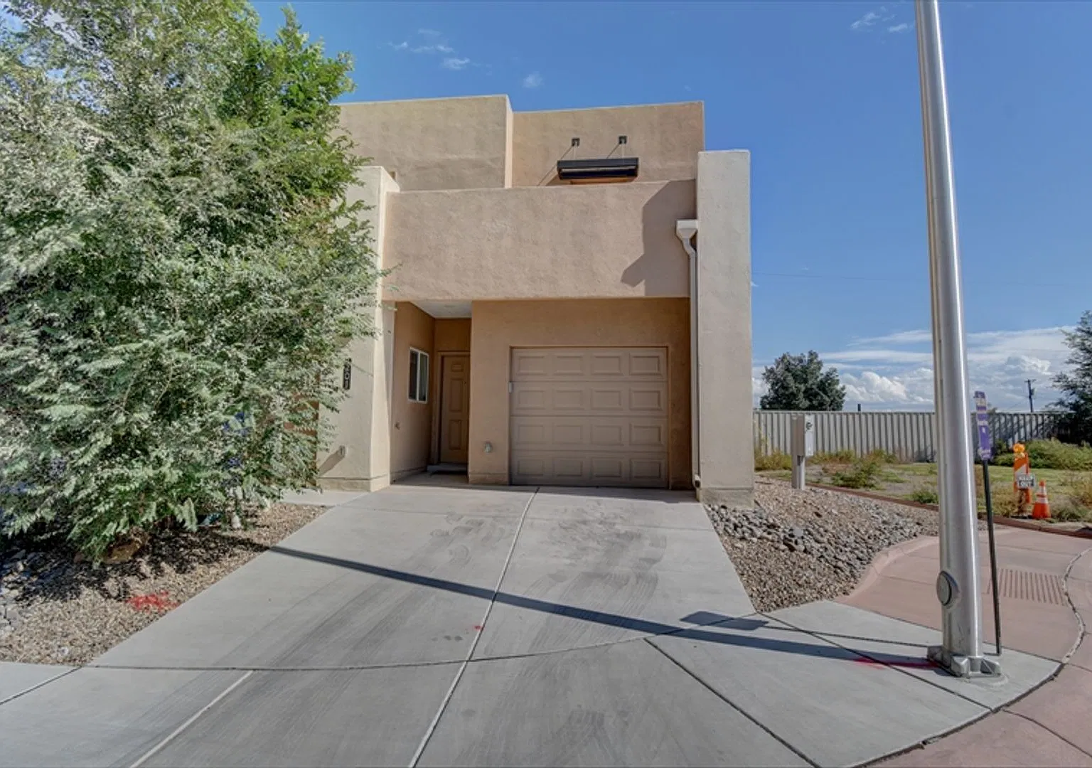 NW Townhome Ready for Immediate Occupancy — Photo 1