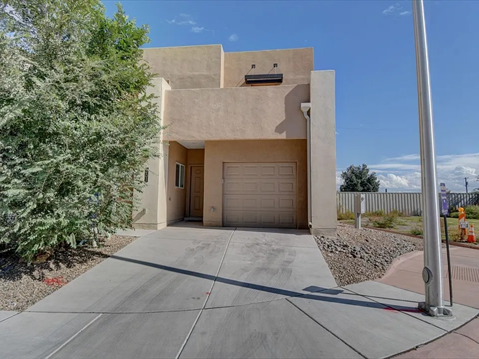 201 San Clemente Ave NW