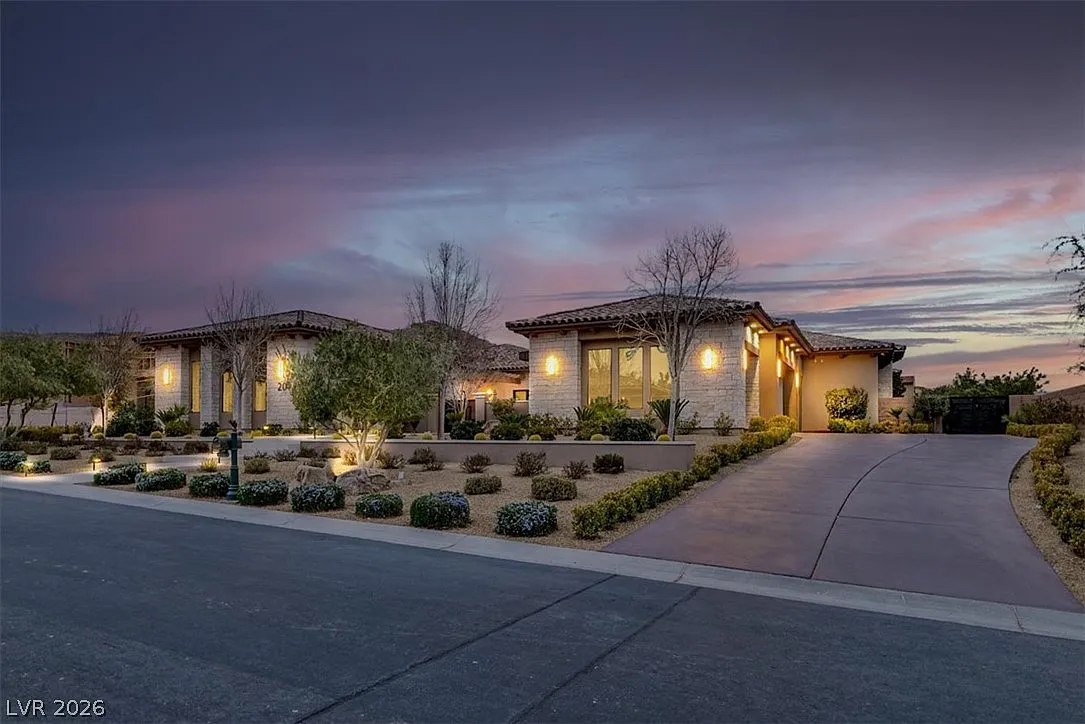 5 bed, 6.5 bath, 7855 sqft, $25,000 — Photo 2