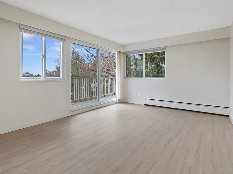 2333 Oxford St — Photo 11