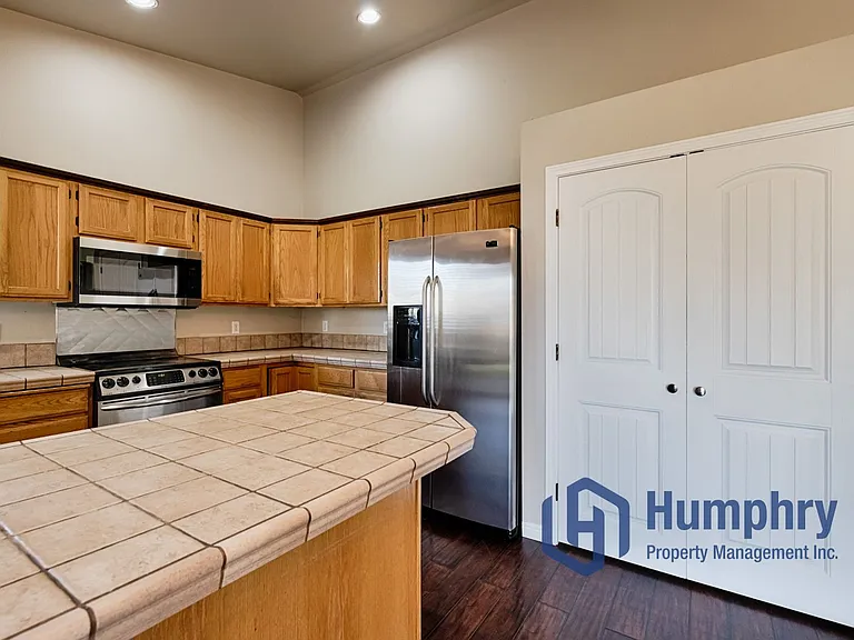256 W Woodbury Dr — Photo 10