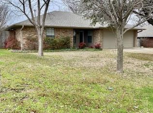 115 Oakridge Dr, Weatherford, TX 76086