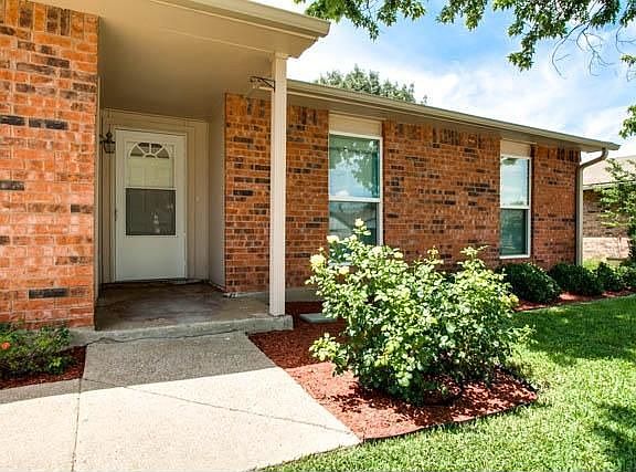 3rd image of 709 Sunny Slope Dr