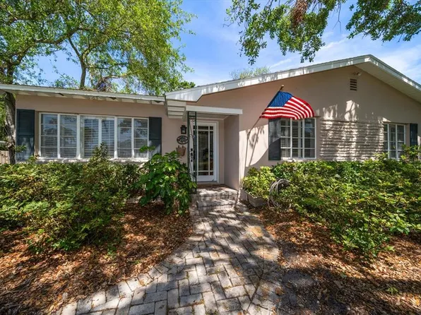 420 Poinsettia Rd, Belleair, FL 33756