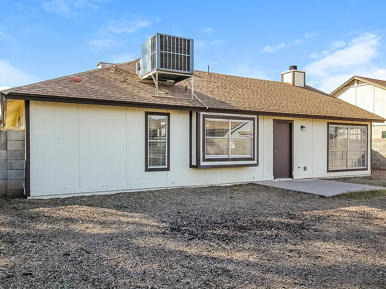 6529 N 74th Dr — Photo 16