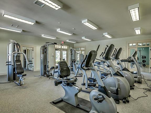 4th image of 4827 Bramblewood Dr