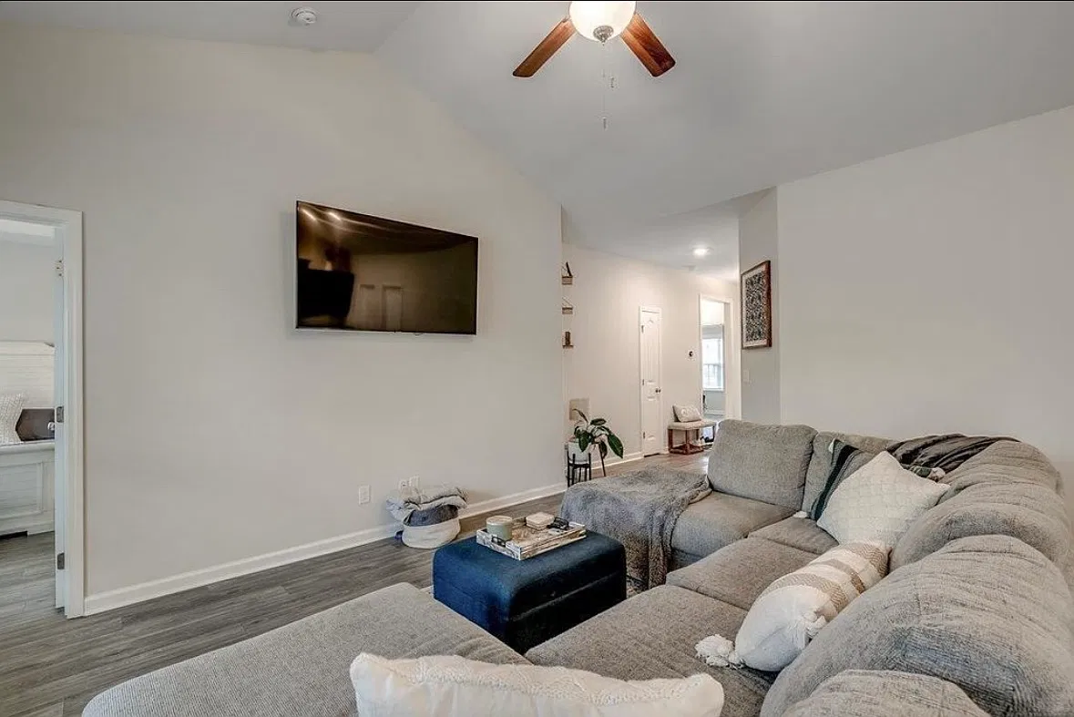 3 bed, 1543 sqft, $2,500 — Photo 2