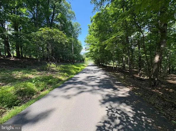 16 Rolling Acres Dr, Old Fields, WV 26845
