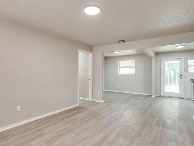 2908 SW 62nd St — Photo 4