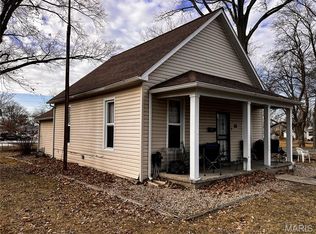 1002 S Maple St, Centralia, IL 62801
