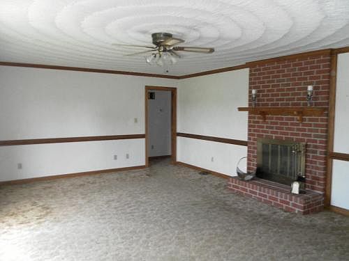 4th image of 8210 Southwestern Blvd