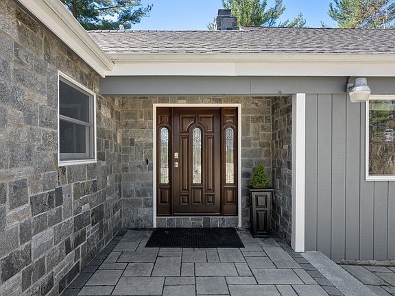 3rd image of 40 Hobbs Brook Rd