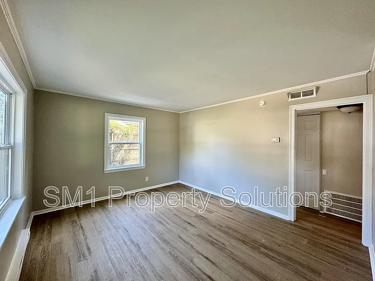 1020 Nancy Ln SE — Photo 11