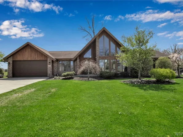 94 River Oaks Dr, Grand Island, NY 14072