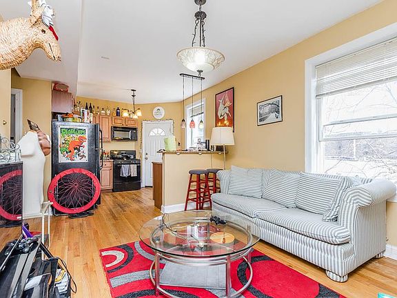 2nd image of 6721 N Lakewood Ave APT 3N