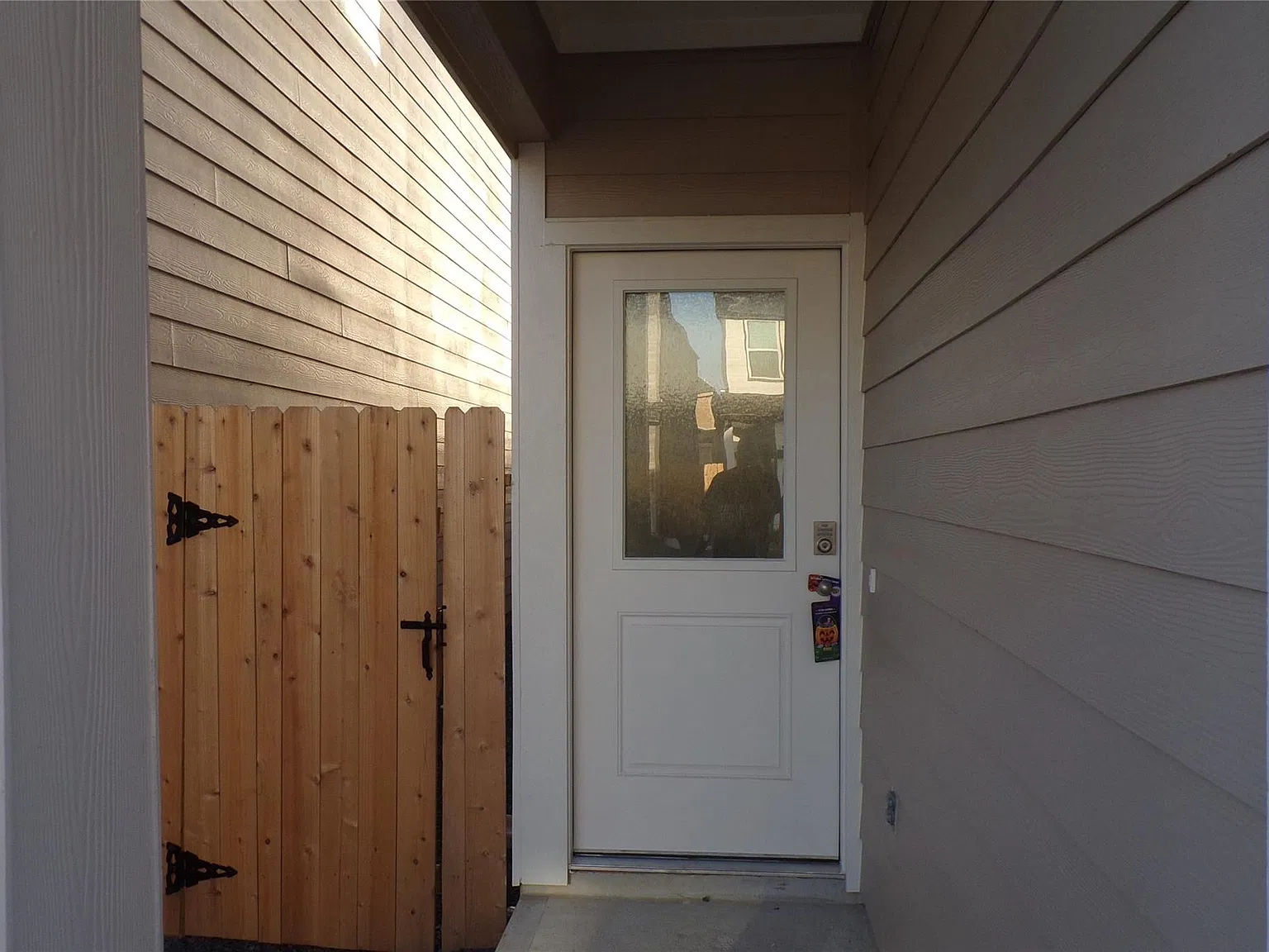 4 bed, 2.5 bath, 2130 sqft, $2,295 — Photo 3