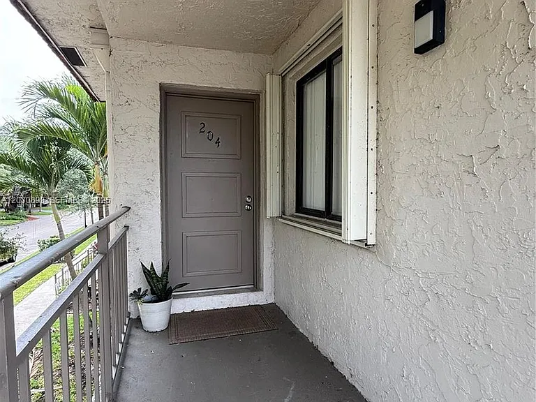 16184 Laurel Dr #204 — Photo 4