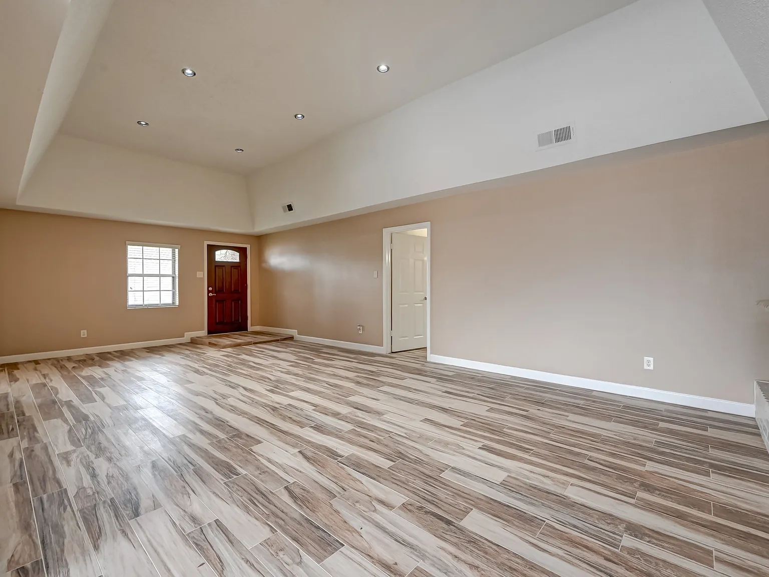 1902 Sedgie Dr — Photo 4