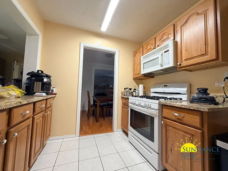 215 Moriarty St — Photo 5