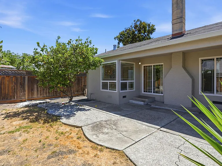 663 Albion Dr — Photo 35