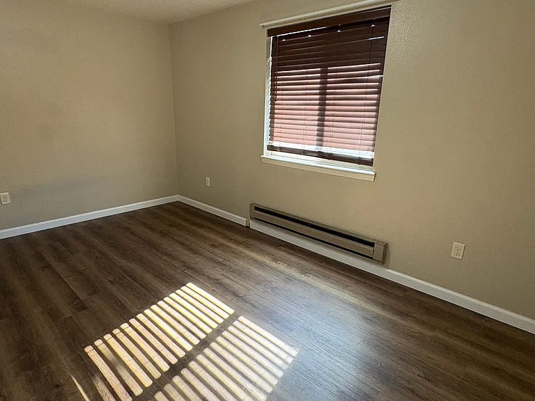 170 Willow Dr — Photo 6