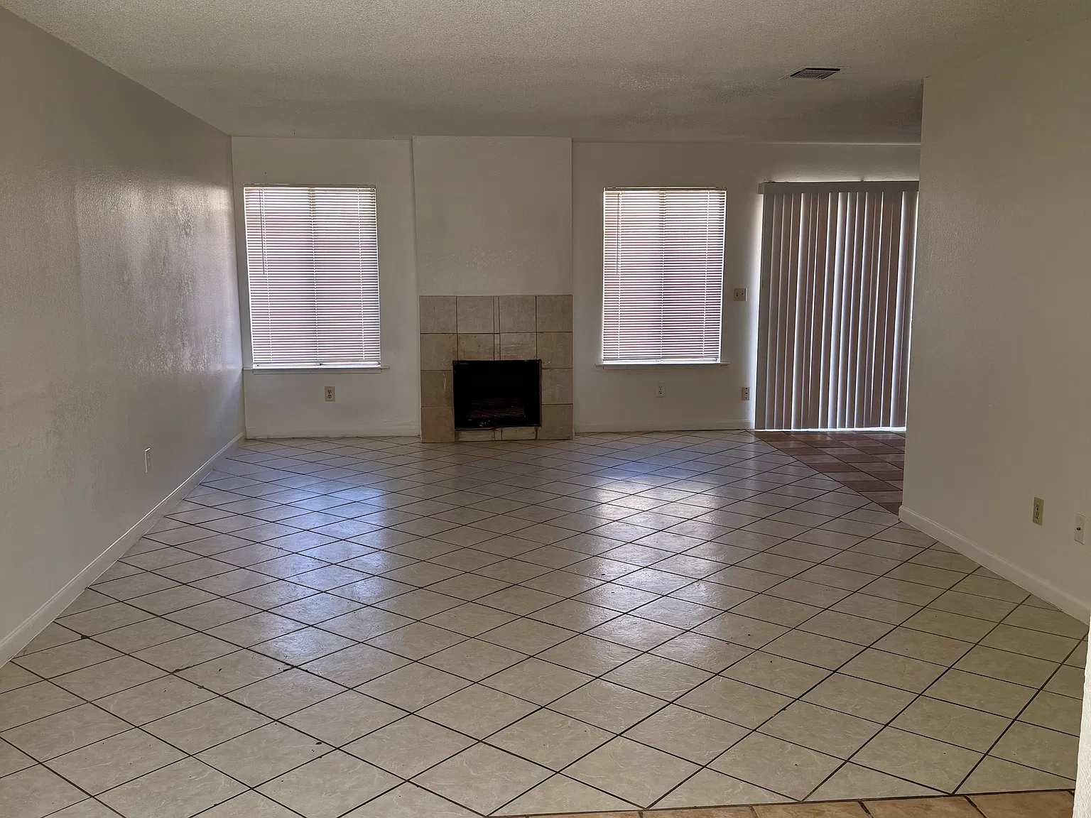 3 bed, 1250 sqft, $1,700 — Photo 1