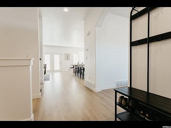 3rd image of 4071 N Rivermist Ln